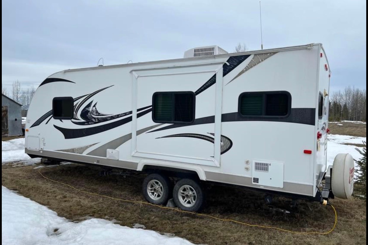 YAN SCHULTZ 's Skyline SELECT260 Travel Trailer
