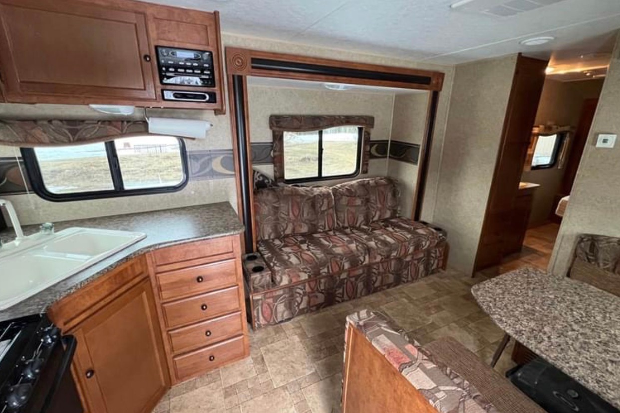 YAN SCHULTZ 's Skyline SELECT260 Travel Trailer
