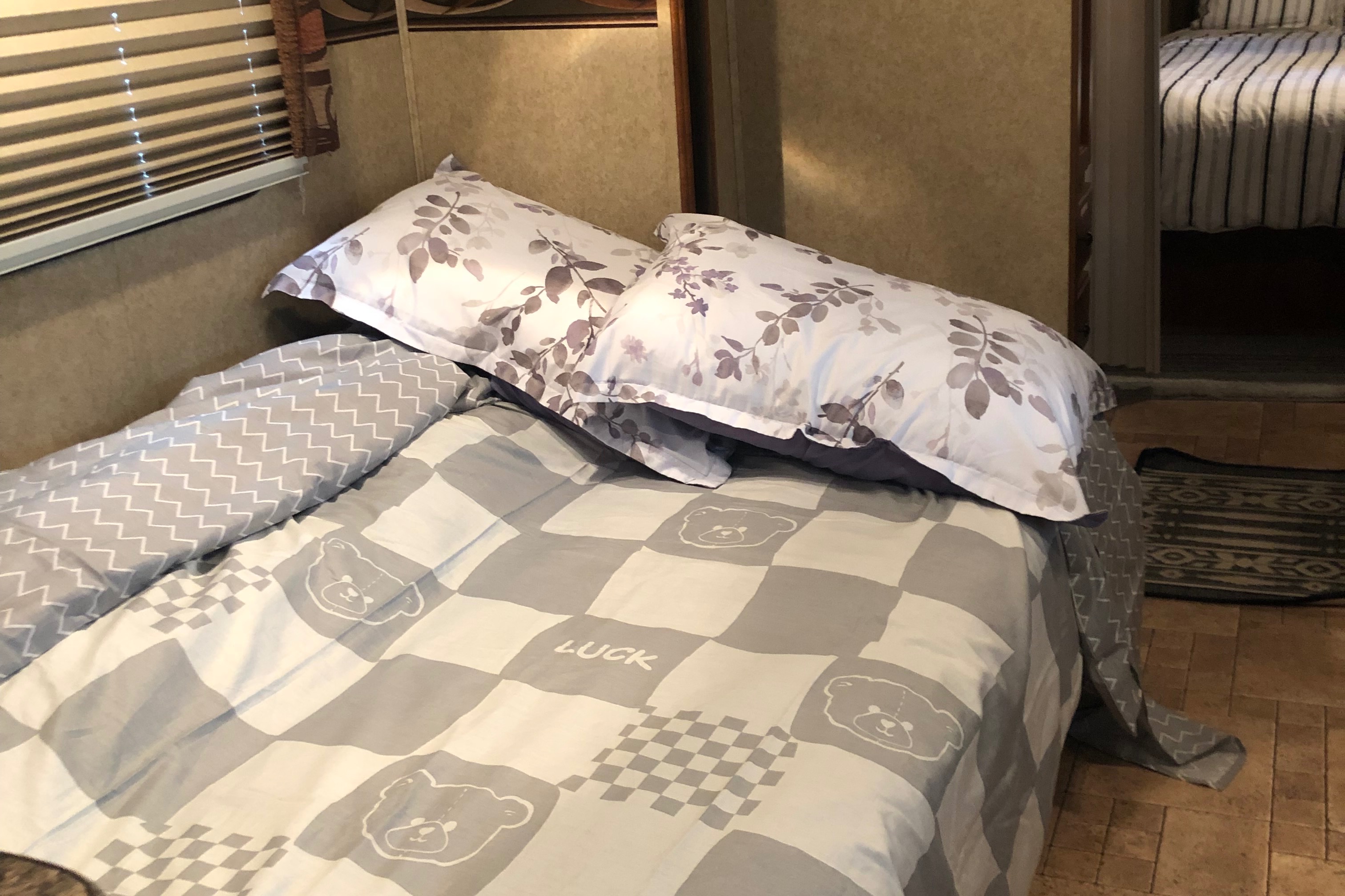 YAN SCHULTZ 's Skyline SELECT260 Travel Trailer