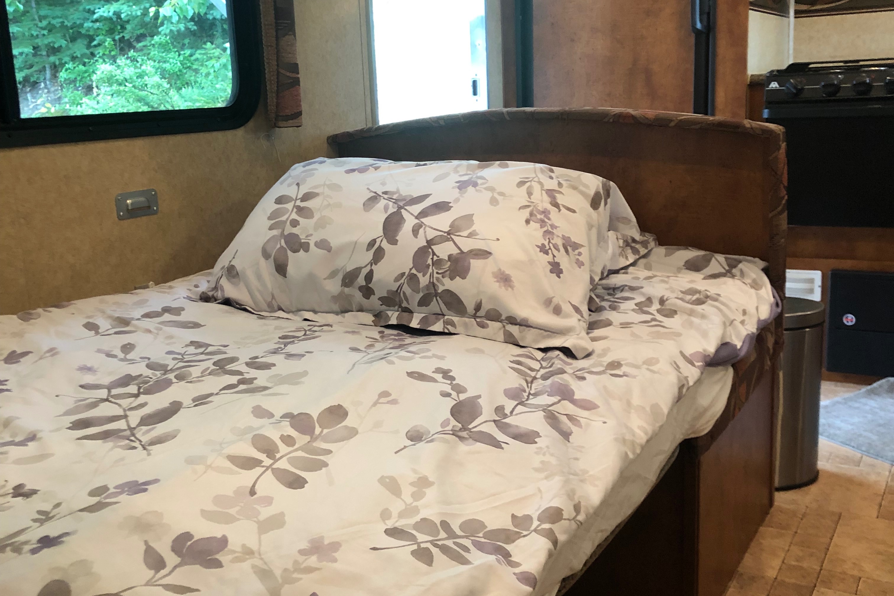 YAN SCHULTZ 's Skyline SELECT260 Travel Trailer