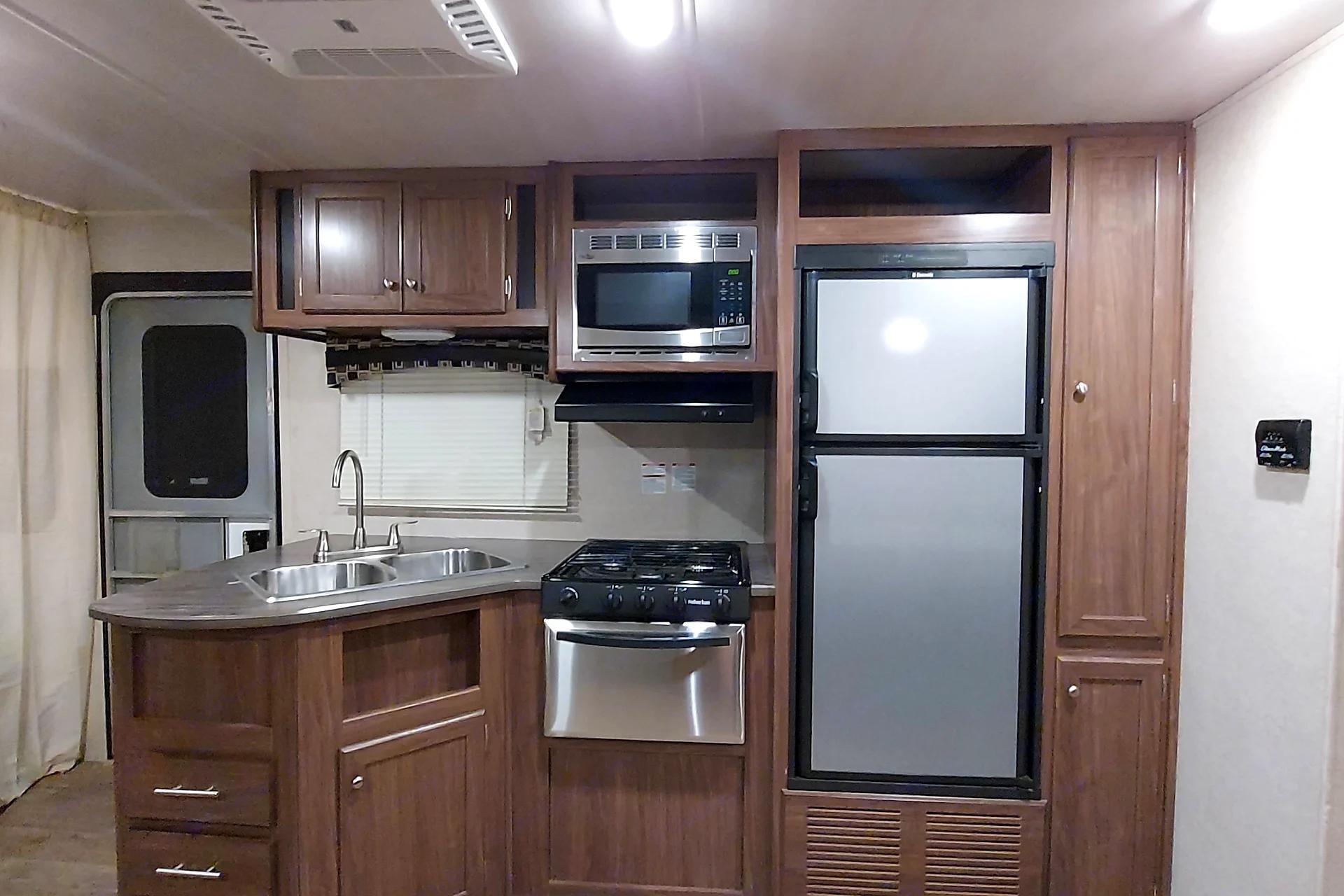 Heartland Prowler Lynx 35' 31LX Bunkhouse