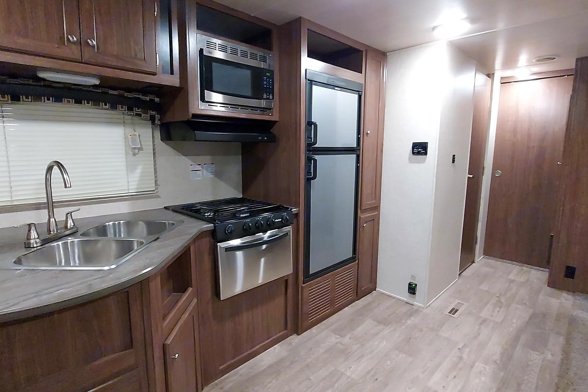 Heartland Prowler Lynx 35' 31LX Bunkhouse