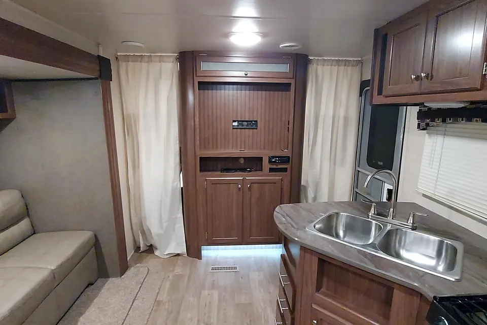 Heartland Prowler Lynx 35' 31LX Bunkhouse