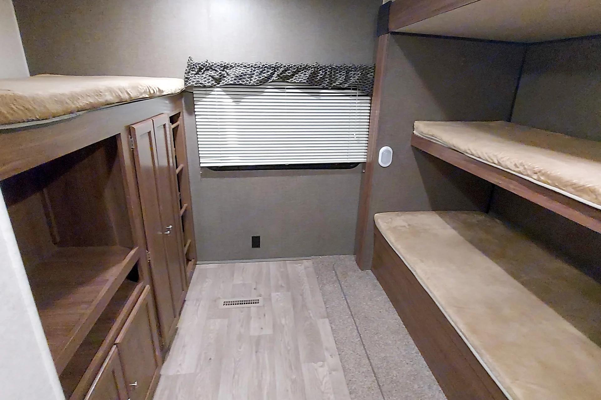 Heartland Prowler Lynx 35' 31LX Bunkhouse