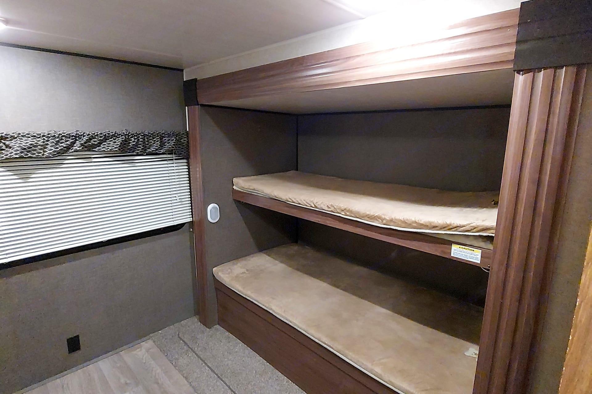 Heartland Prowler Lynx 35' 31LX Bunkhouse