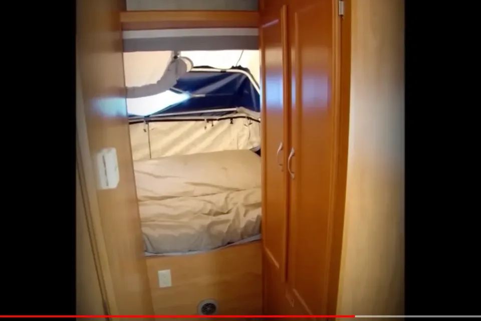 Dutchmen Kodiak 214 family Trailer