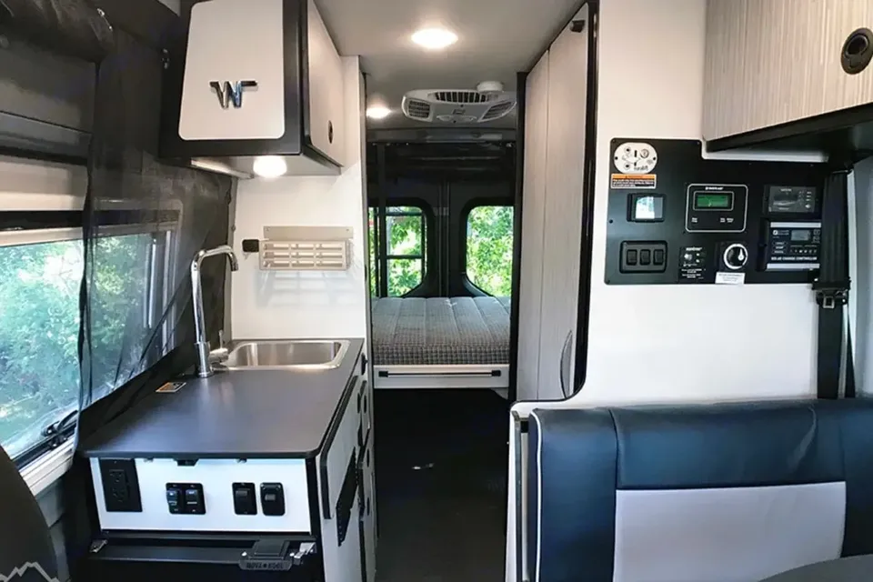 Giuseppe's Revel - 2021 Sprinter Revel 4x4 2500 Class B