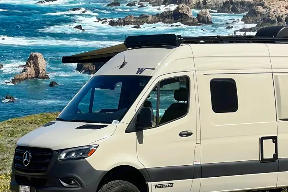 Giuseppe's Revel - 2021 Sprinter Revel 4x4 2500 Class B