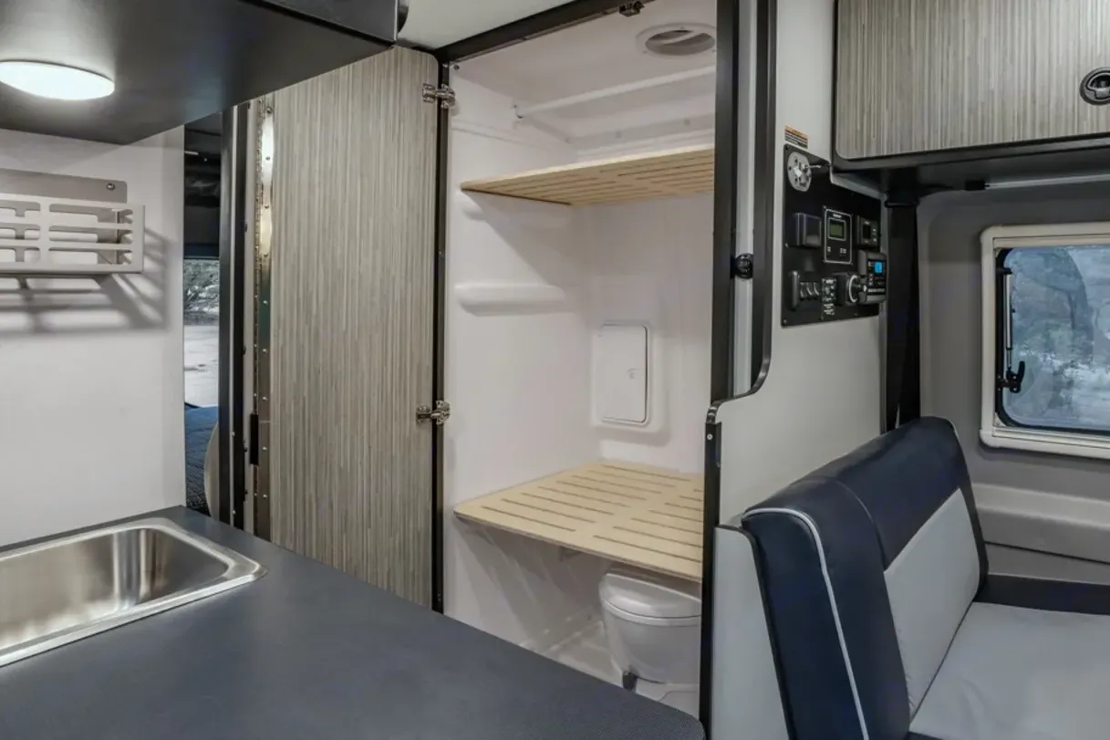 Giuseppe's Revel - 2021 Sprinter Revel 4x4 2500 Class B