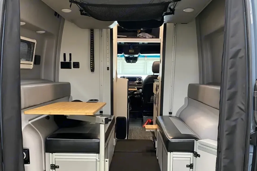 Giuseppe's Revel - 2021 Sprinter Revel 4x4 2500 Class B