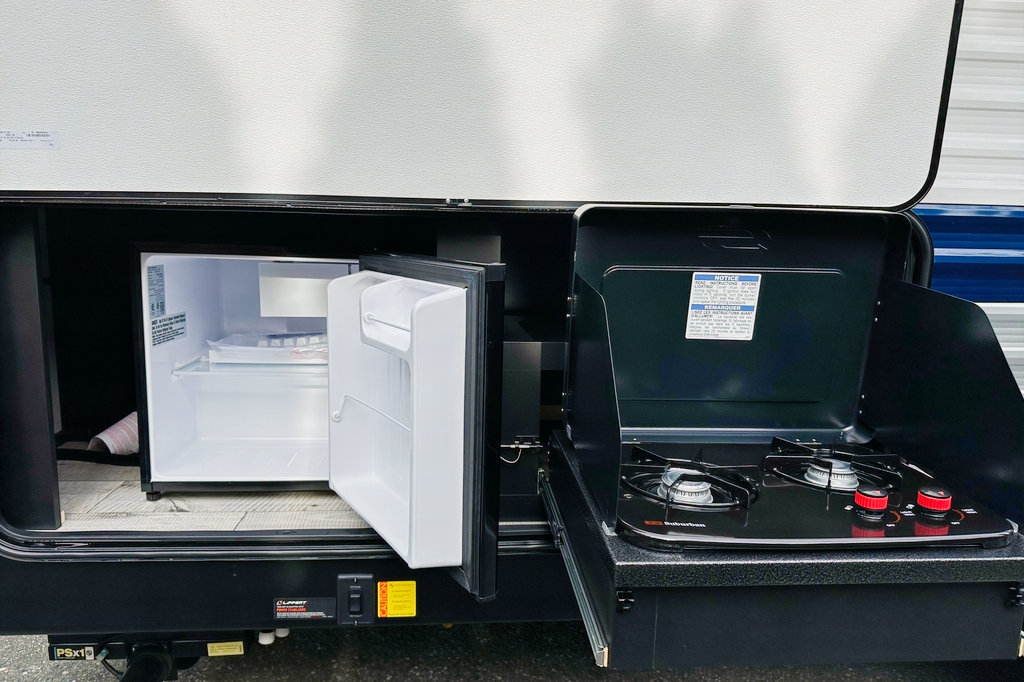 Falcon Peak Rentals- 2022 Keystone 240BHWE Travel Trailer