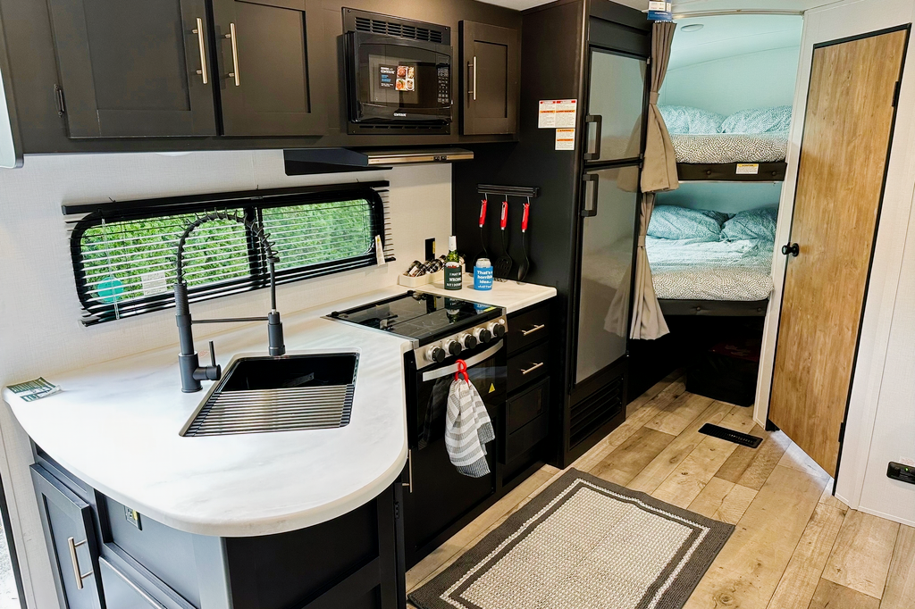 Falcon Peak Rentals- 2022 Keystone 240BHWE Travel Trailer