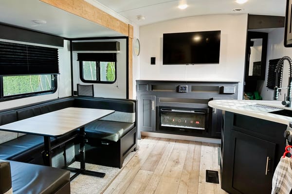 Falcon Peak Rentals- 2022 Keystone 240BHWE Travel Trailer