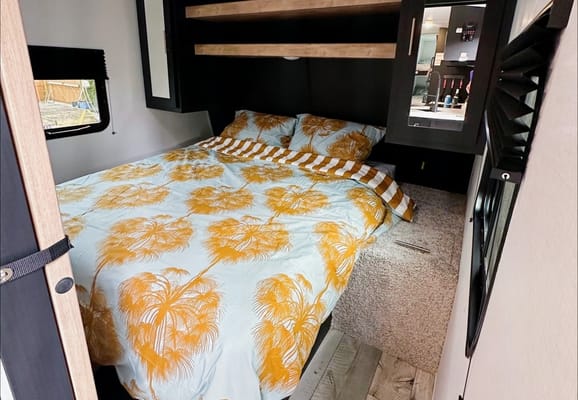 Falcon Peak Rentals- 2022 Keystone 240BHWE Travel Trailer
