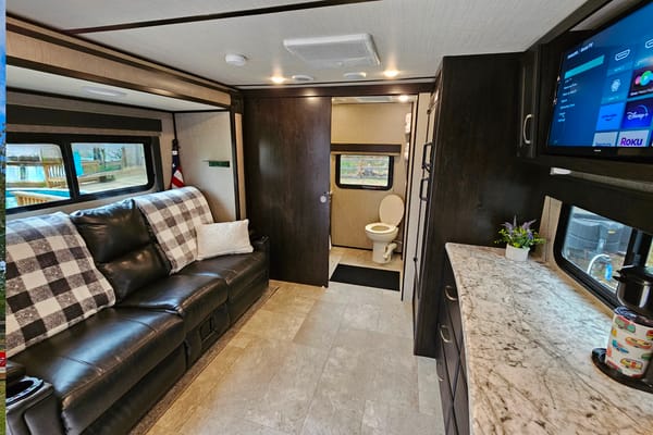 "IMAGINE" A Luxury Vacation - Sleeps 2