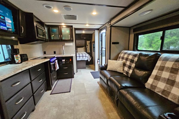 "IMAGINE" A Luxury Vacation - Sleeps 2