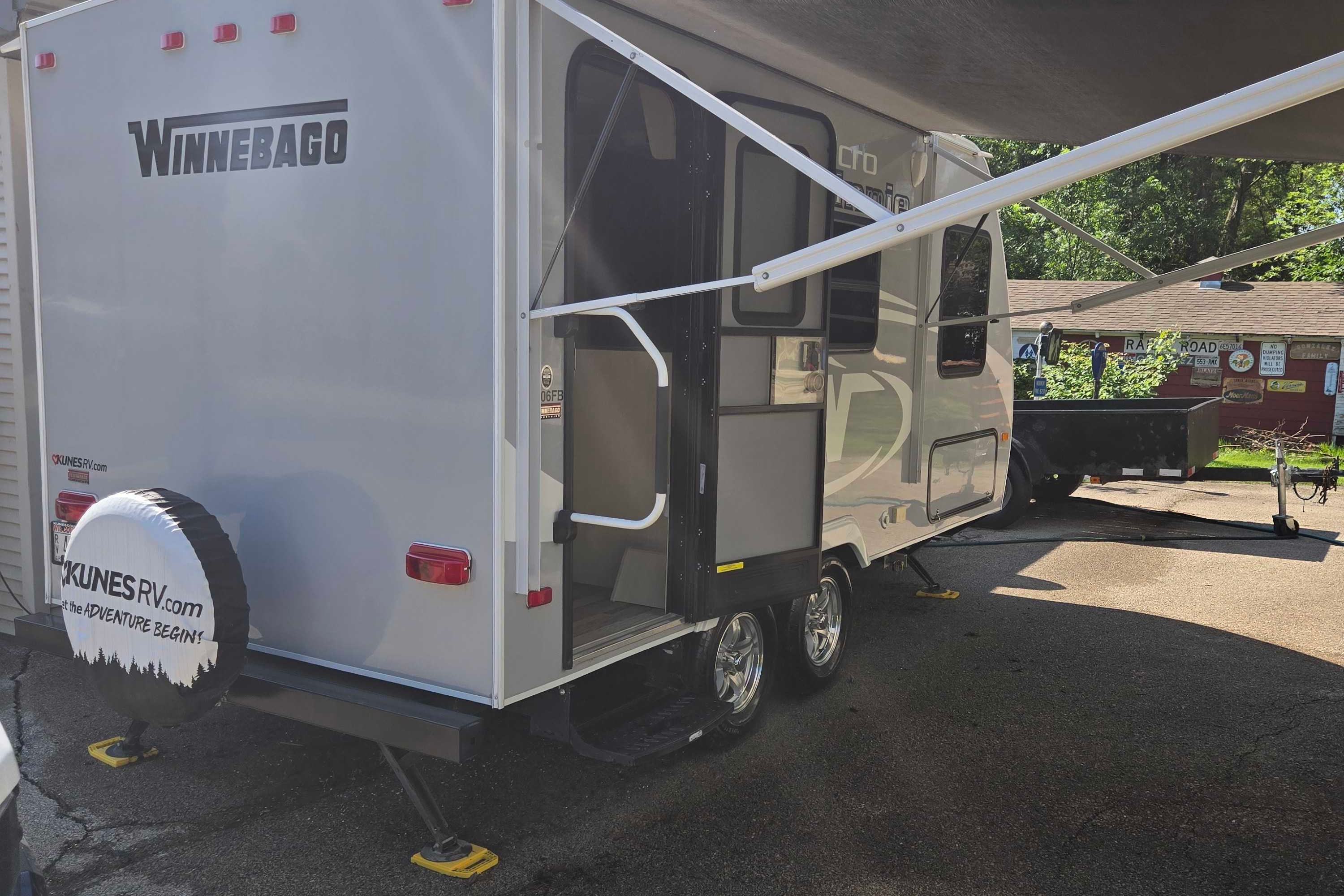 Guillermo's Winnebago 1706fb Travel Trailer