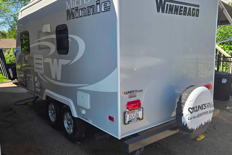 Guillermo's Winnebago 1706fb Travel Trailer
