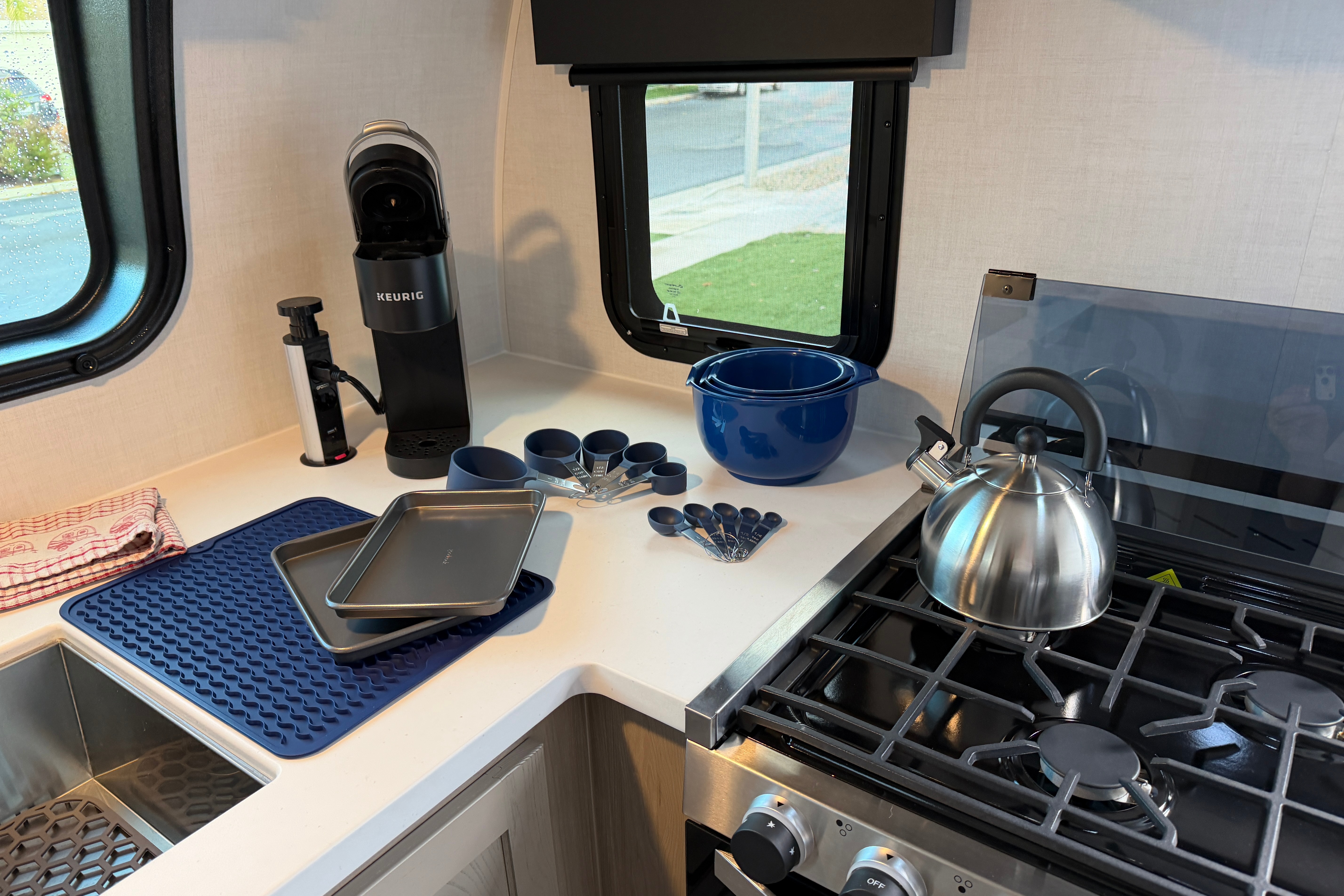 Fox RV Rentals Forest River Rockwood Geo Pro 20FK