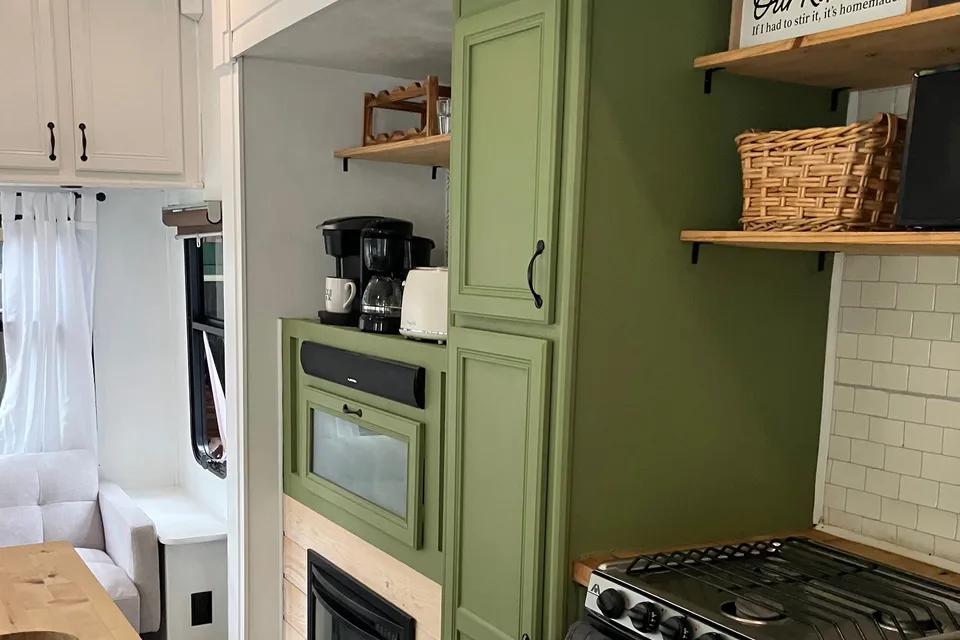 Fully Renovated Fifth Wheel, With Many High End Upgrades. Fully Stocked and Ready to Go!