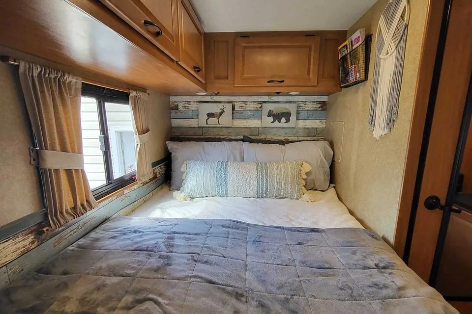 2017 Thor Majestic 23a Class C - Hudson - Unlimited Miles