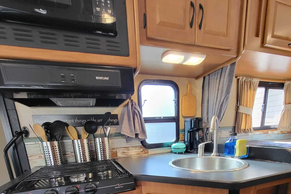 2017 Thor Majestic 23a Class C - Hudson - Unlimited Miles