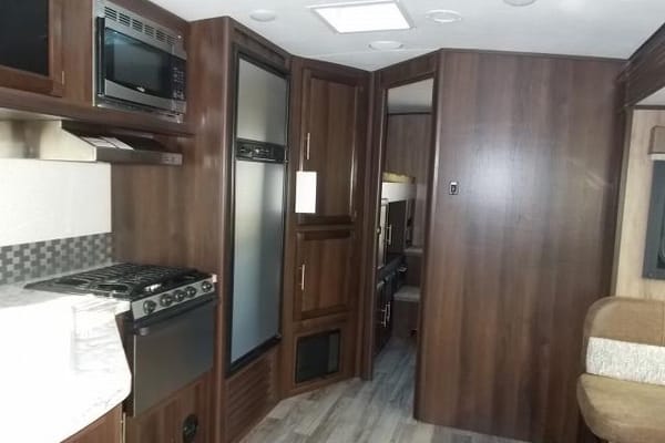 All you need to do is show up! Fully stocked, transported and set-up at your location, family friendly Jayco White Hawk 31’ Trailer!