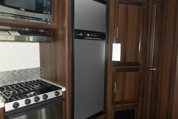 All you need to do is show up! Fully stocked, transported and set-up at your location, family friendly Jayco White Hawk 31’ Trailer!