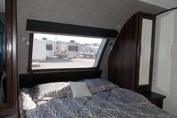 All you need to do is show up! Fully stocked, transported and set-up at your location, family friendly Jayco White Hawk 31’ Trailer!