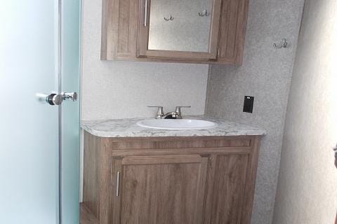 All you need to do is show up! Fully stocked, transported and set-up at your location, family friendly Jayco White Hawk 31’ Trailer!