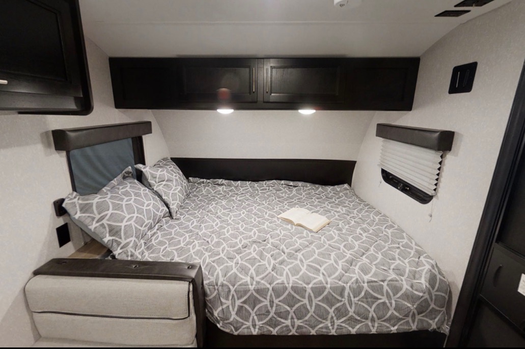 *TV, Solar, Bunkbeds..*