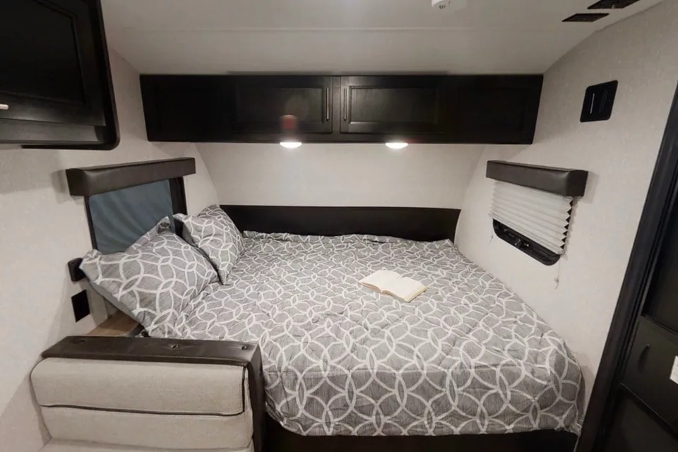 *TV, Solar, Bunkbeds..*