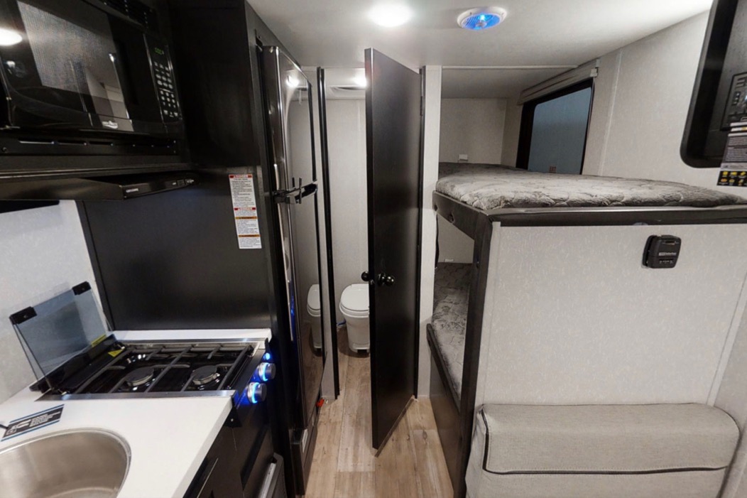 *TV, Solar, Bunkbeds..*