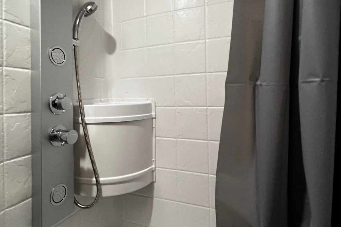 *TV, Solar, Bunkbeds..*