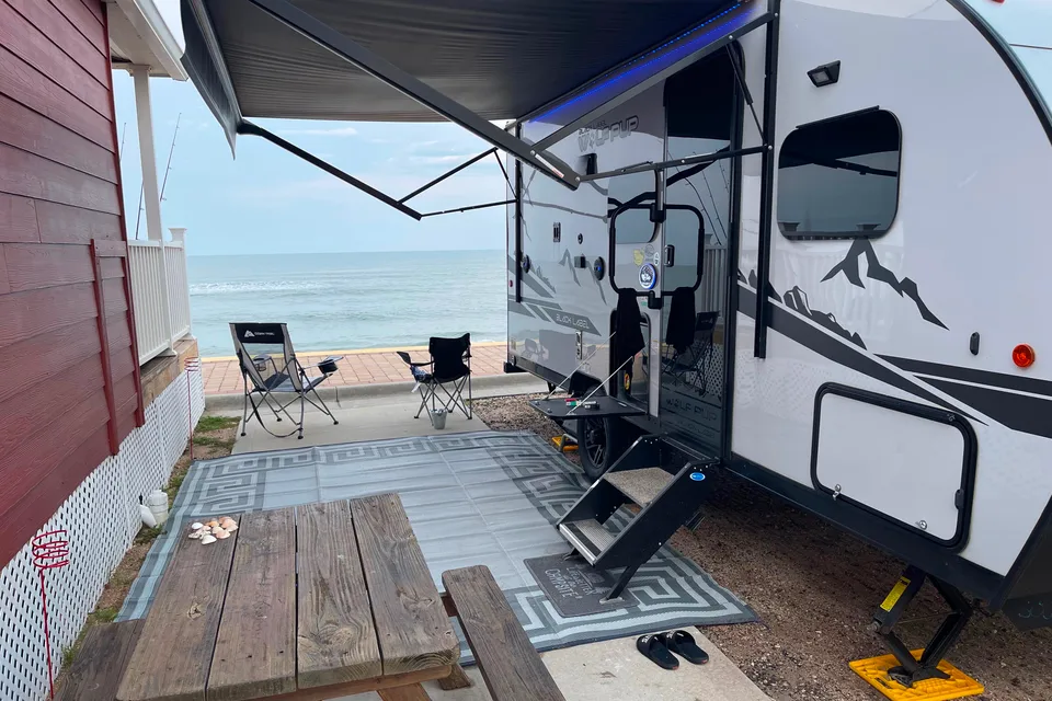 *TV, Solar, Bunkbeds..*