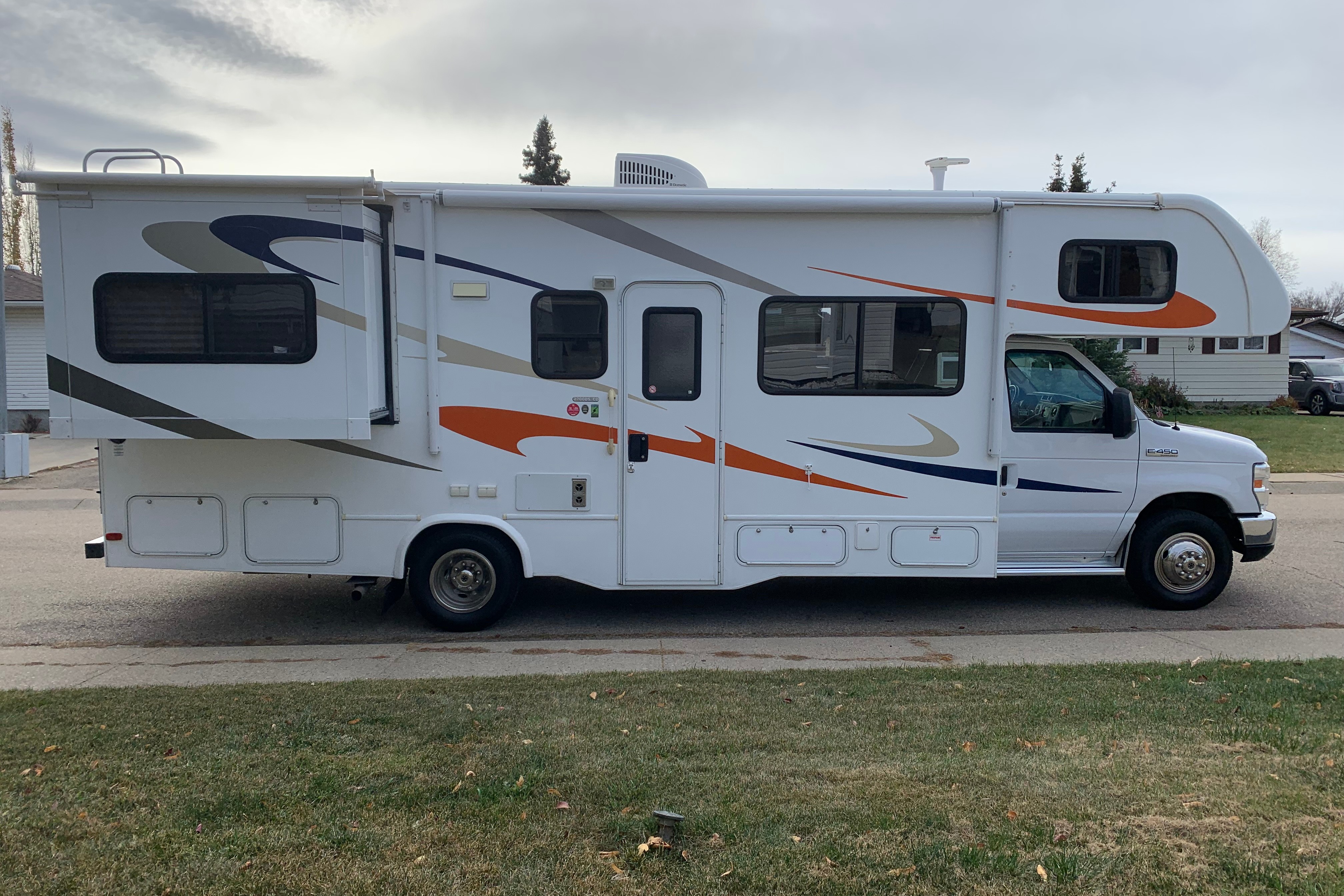 Little Missy's Forest River 2700DS Class C