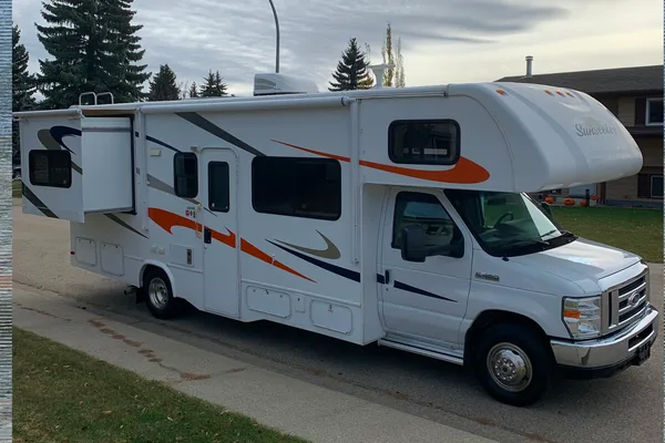 Little Missy's Forest River 2700DS Class C