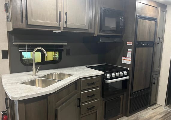 The Campbell's Starcraft 26BHS Travel Trailer