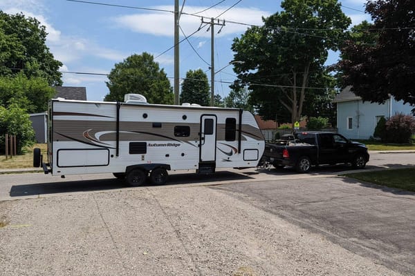 The Campbell's Starcraft 26BHS Travel Trailer