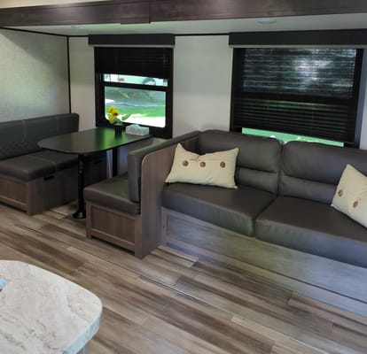 The Campbell's Starcraft 26BHS Travel Trailer