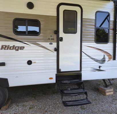 The Campbell's Starcraft 26BHS Travel Trailer