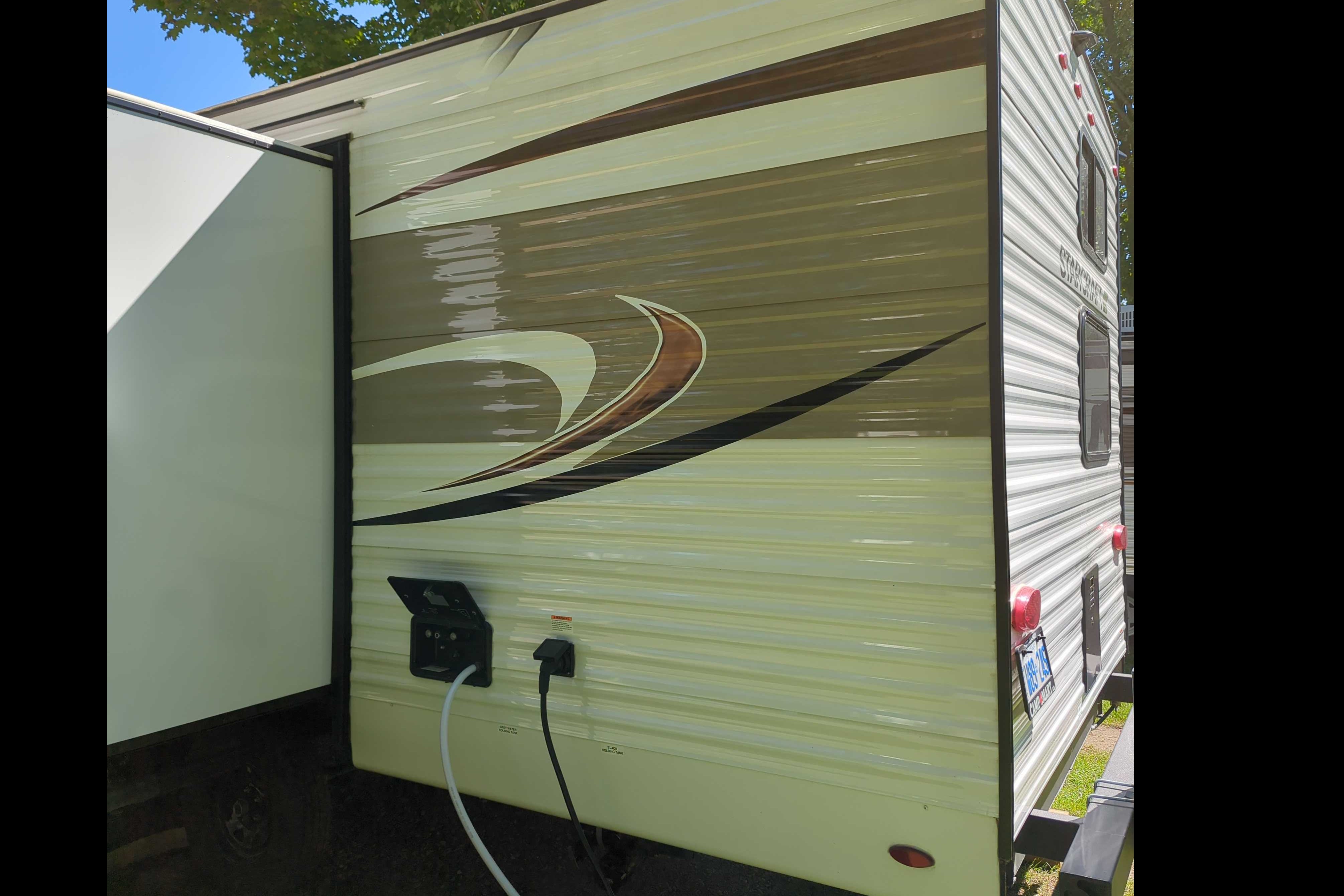 The Campbell's Starcraft 26BHS Travel Trailer