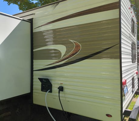 The Campbell's Starcraft 26BHS Travel Trailer