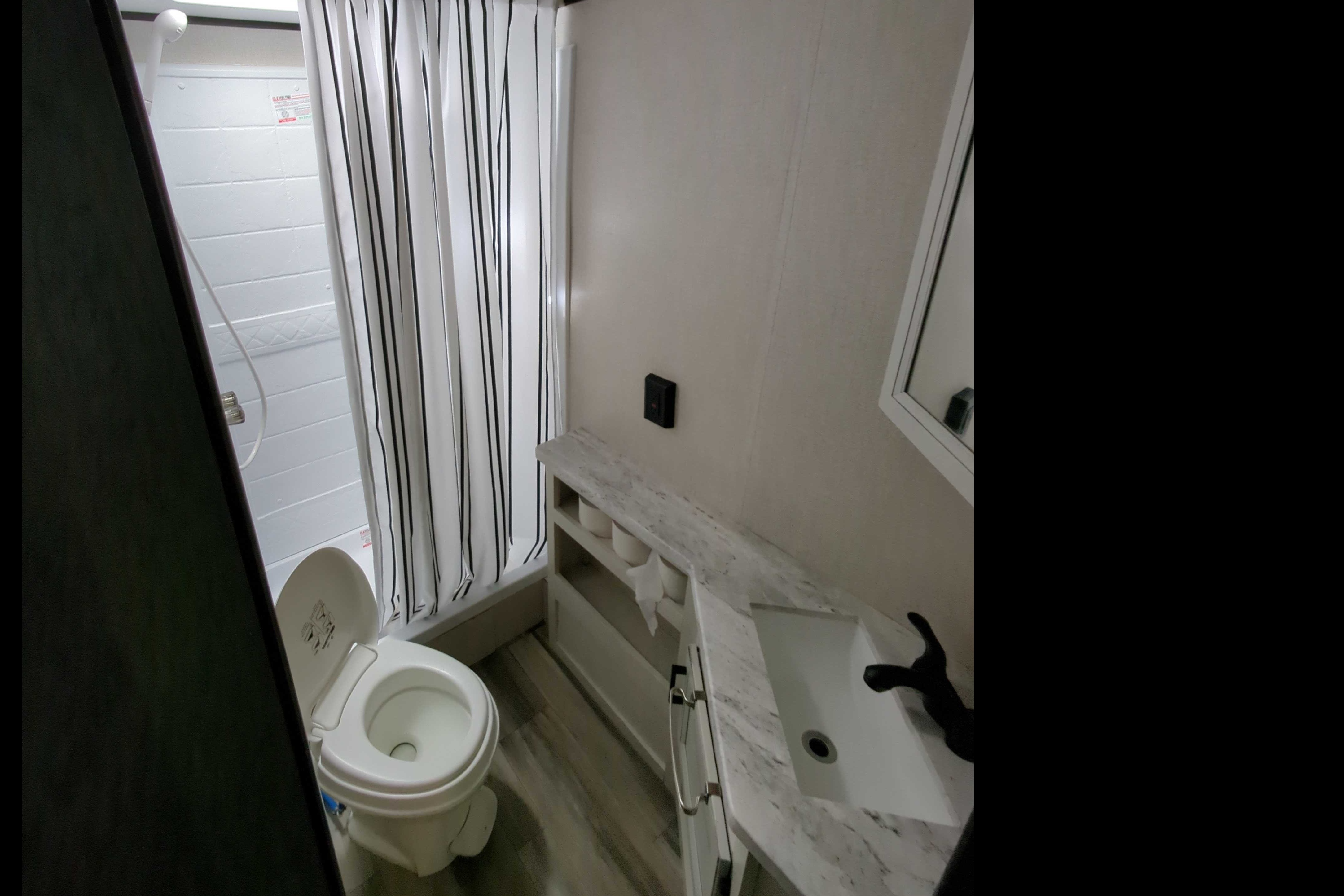 The Campbell's Starcraft 26BHS Travel Trailer