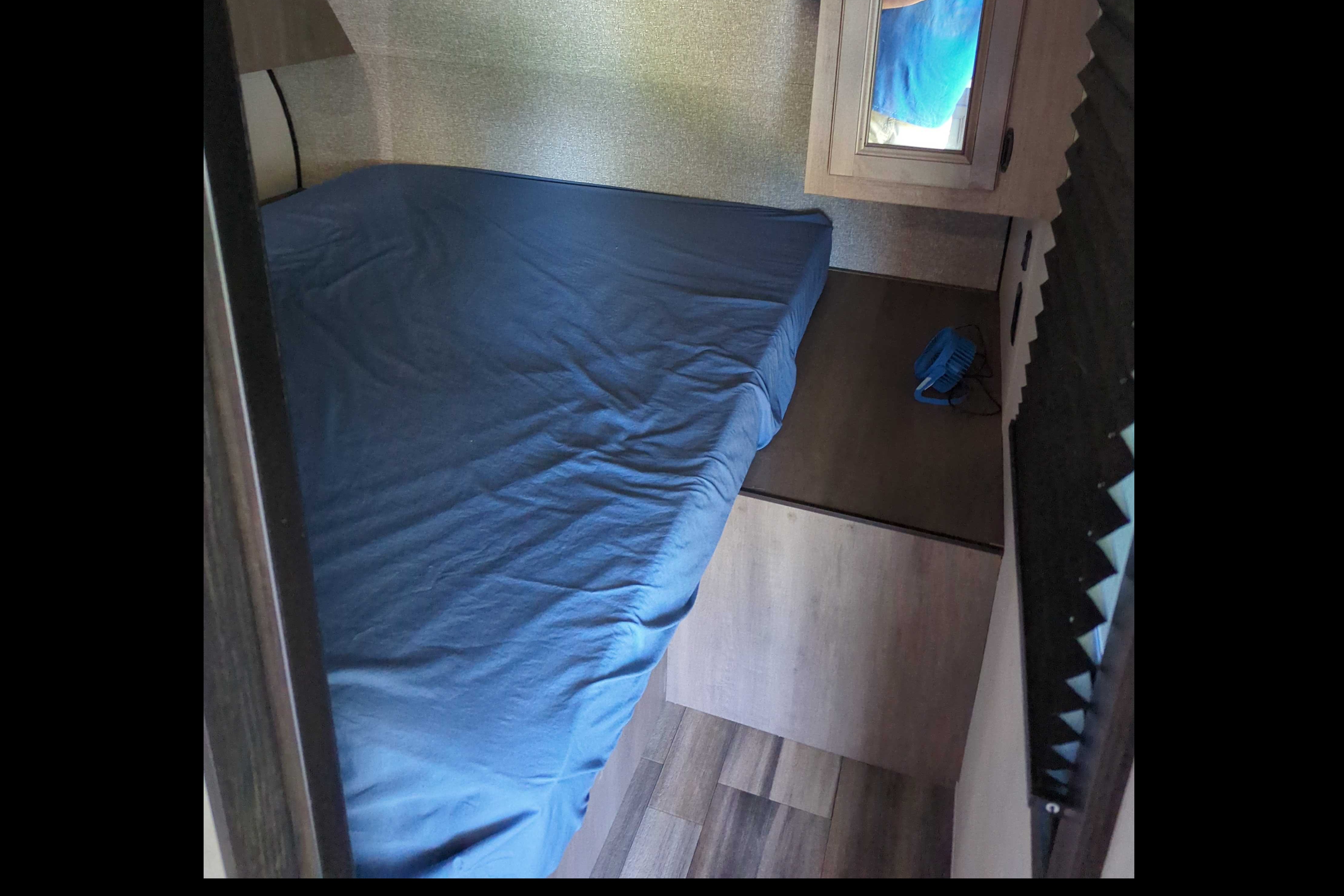 The Campbell's Starcraft 26BHS Travel Trailer