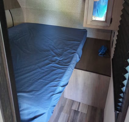 The Campbell's Starcraft 26BHS Travel Trailer