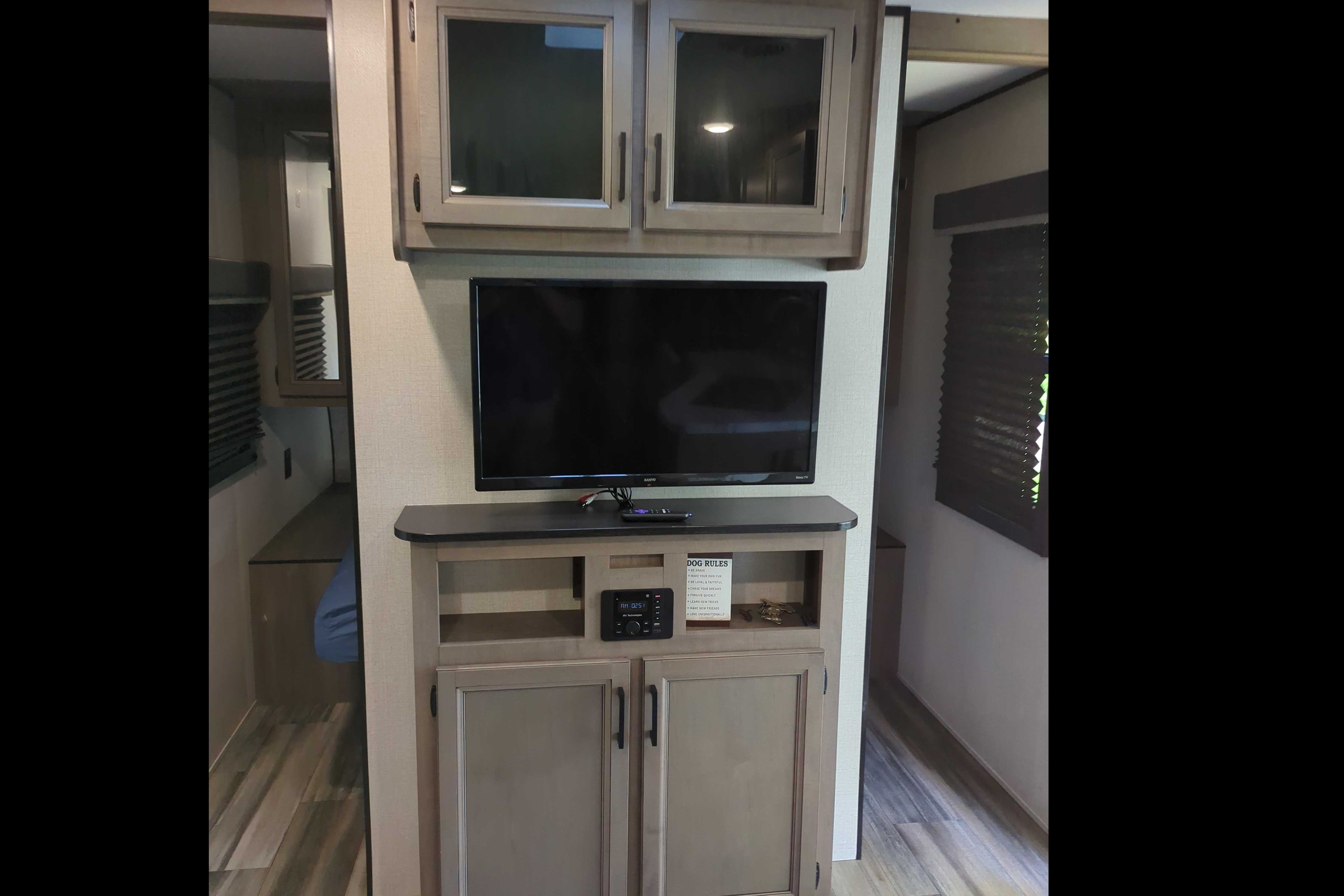 The Campbell's Starcraft 26BHS Travel Trailer