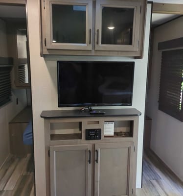 The Campbell's Starcraft 26BHS Travel Trailer