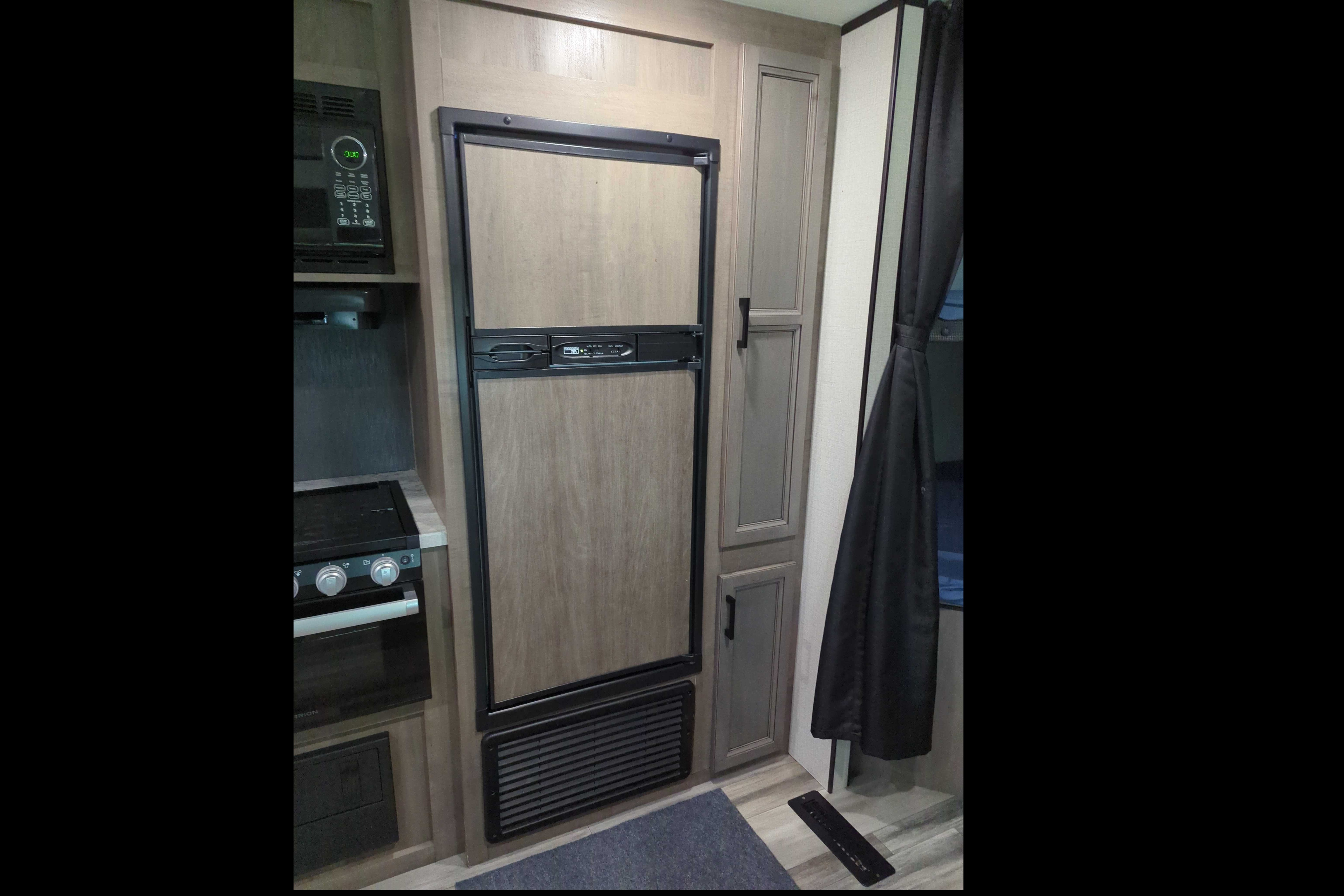 The Campbell's Starcraft 26BHS Travel Trailer