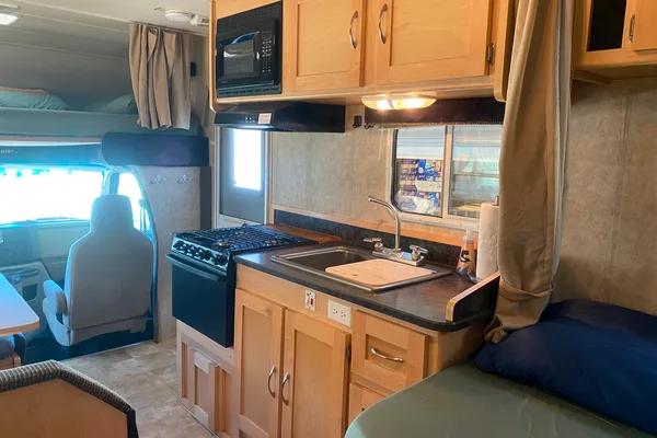 Fleet #C3 Mid-size Class C – Great Value for Families & Friends (Sleeps 3 Adults, 2 Children)